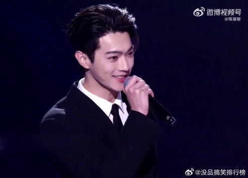许凯密逃胆小躲闪，忘扶笔笔后认错
