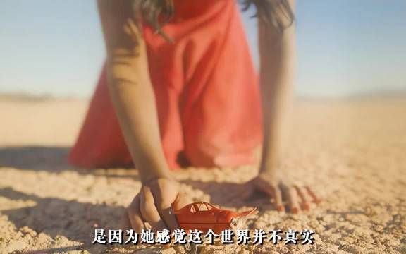 空心鸡蛋、移动墙壁：女子居住社区频现诡异现象