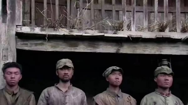 迷龙骂的不是李乌拉，骂的是回不去的东北