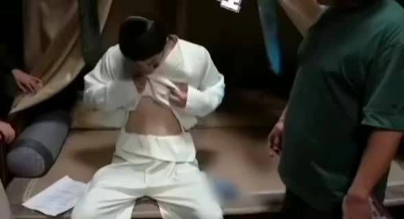 来，都进来，这腹肌绝了！ 张凌赫早期的你也有腹肌啊