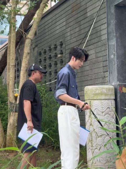 kr 想和你养个狗狗一起去楼下走走
