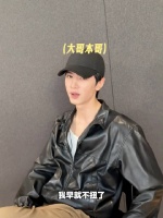 谁能想到陈哲远逛街路上直接就被抓来cha了