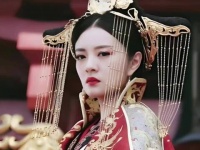 女人为了皇后梦抛弃心上人转身嫁给他弟弟