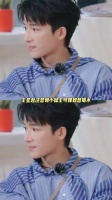 王星越贴心给小妹王可要水解辣 好暖心的王星越 ！王可