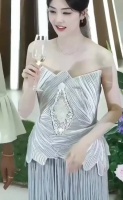 难怪白鹿参加活动只敬酒却不喝，如今才懂这是人间清醒式自保！