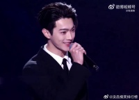 许凯密逃胆小躲闪，忘扶笔笔后认错