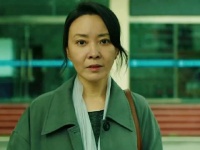 爷爷为了让儿媳继续生孙子 不料用鞭炮炸坏孙女的手 最后悲剧了