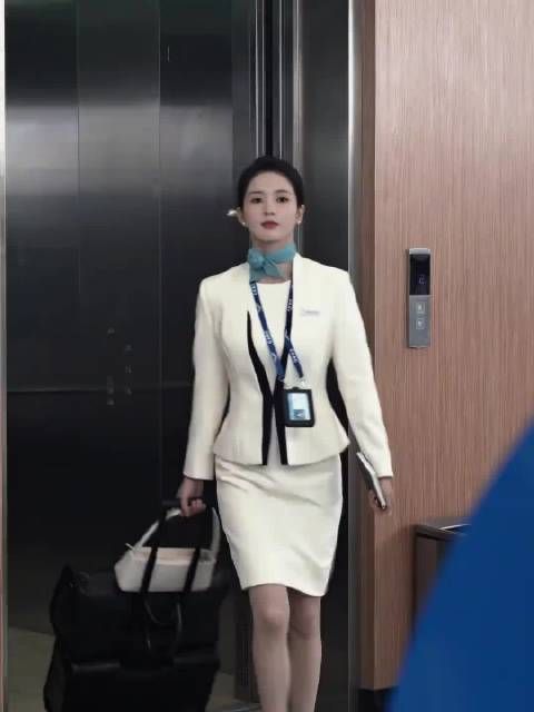 阮思娴从乘务员到飞行员，紧急迫降表现获赞