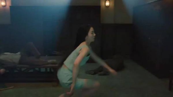 徐浩峰写实武打下的美女高手，澡堂突围战！因为一个片段看了整部电影