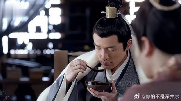 父亲刺杀梅长苏，但梅长苏依旧来参加自己的生日宴会，景睿不敢相信