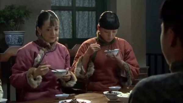 传文厨艺出师，一道菜折服全家人，令人刮目相看！闯关东