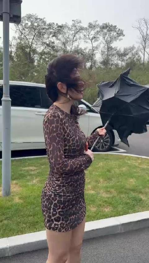 狠狠被黄奕的发量惊到！实打实的浓密秀发，这发量真的太让人羡慕了