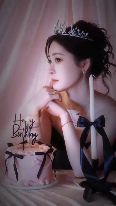 张碧晨黑色抹胸生日大片