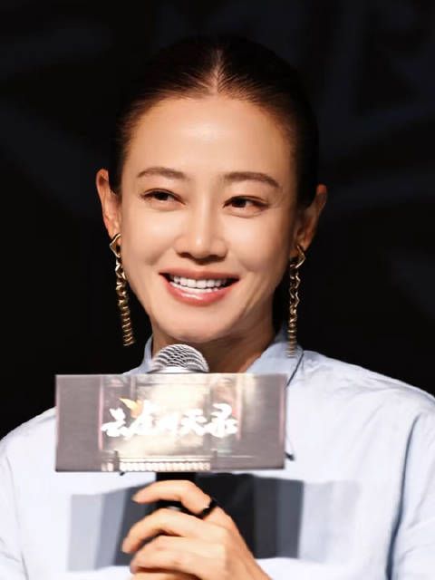 谭卓真的姐感十足 气血充足的美