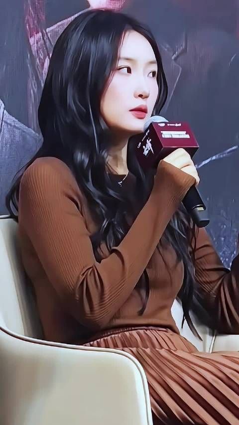 周依然说看起来最老实的人最需要怀疑，这是指明春晓了吧，今天春晓大暴露