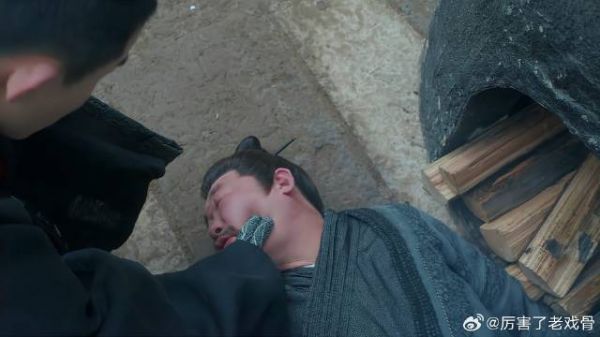 寒鸦柒袭击宫门据点 大打出手要抓活口，哪料人服毒自尽