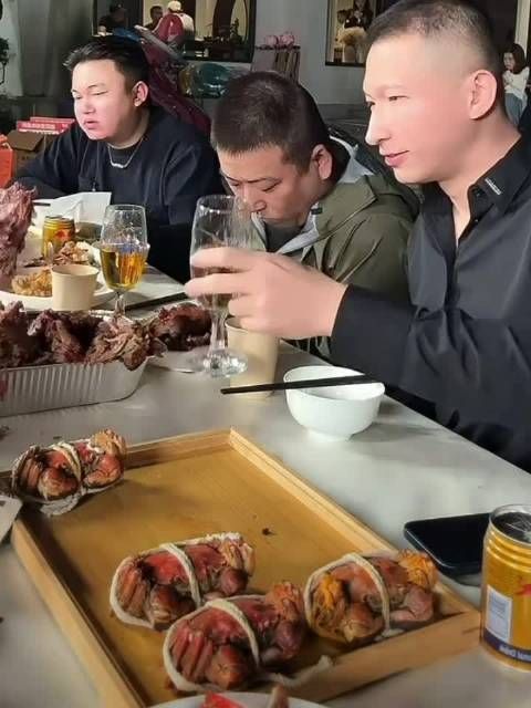 狗磊二胎满月宴，朋友调侃做女婿引发爆笑