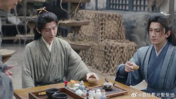 笛飞声帮李莲花解毒 谁料越治伤越重，差点把李莲花治死
