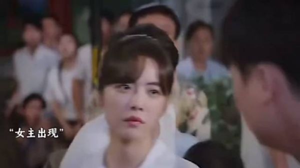当妈的太彪悍，整个胡同小孩都不敢惹他女儿，姑奶奶出马一个顶俩 ！