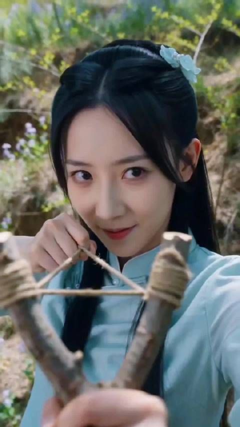 美女太调皮了,把鬼子的牙都打掉了女英雄