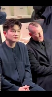 樊振东巴黎米兰时装周占c位，帅呆了 这孩子的眼神还是那么清澈