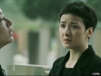 女孩为替父亲还债自愿给有钱人当三