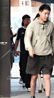 田曦薇解锁破碎野感短发，凌乱卷发烟熏眼妆灵动吸睛