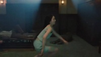 徐浩峰写实武打下的美女高手，澡堂突围战！因为一个片段看了整部电影