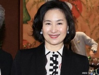 四房争宠只是表象，何超琼撕开豪门最狠真相，终懂她为何不婚不育