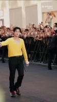 不知道还以为是参加红毯呢，杨幂一出场整个都高级了