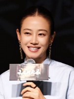 谭卓真的姐感十足 气血充足的美