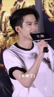 亓宏刚脸上的疤痕去哪儿了？