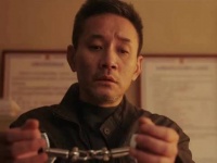 刑警把儿子当凶手拷在家里，不料下一秒肠子都悔青了