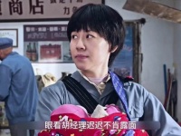 姐妹难产去世，她抱婴儿硬刚领导争活命钱