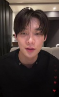 直播清唱童话的金允植，唱得温柔又可爱！