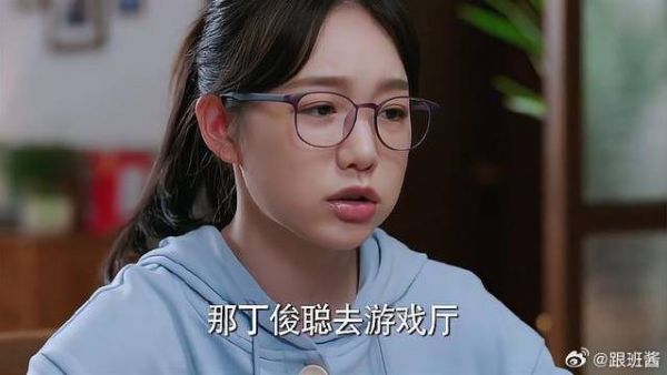亲妈重男轻女，女儿联系工具都没，给儿子花钱游戏