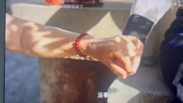 1-12 “我们总想活成正确答案，而妈妈从不需要你提交试卷”