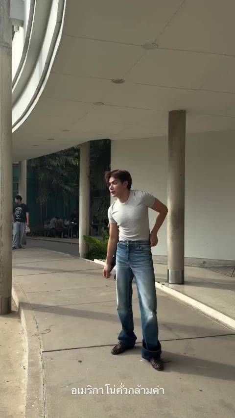 小哥哥没换裤鞋被同学吐槽，点咖啡对话引笑