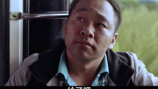 矿工真心照料家人，女人内心善意拉扯
