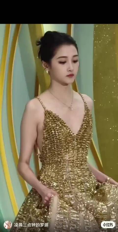 我女完全美神降临！所有人立马严肃观看！