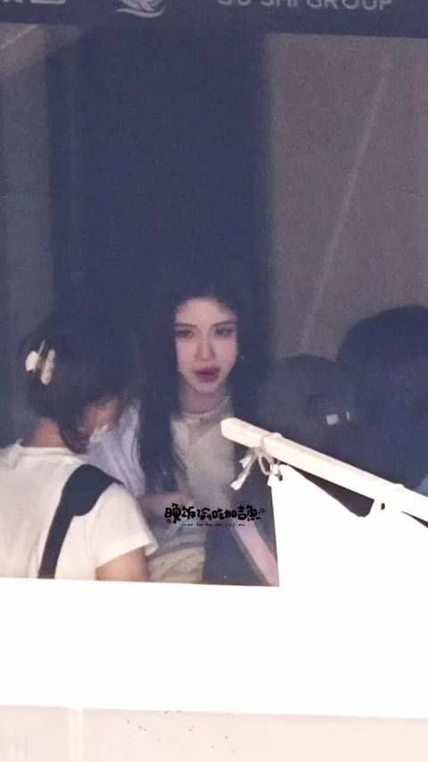 哎呀呀你们看鞠婧祎吃东西有多萌嘞 小猪宝