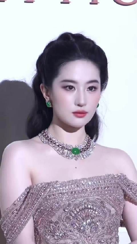 刘亦菲秀场耳环已被买走，佩戴瞬间太美