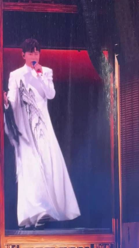张杰杭州演唱会水幕如特效，与歌声相得益彰