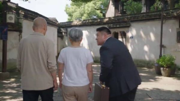 现实和动画，葫芦都会救爷爷一家，希望热度过去后，还有人记得他们