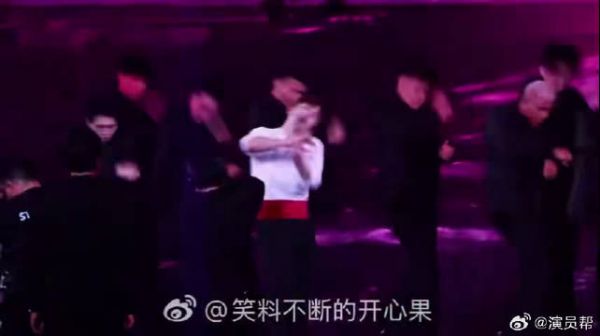耳机循环无数遍的歌，在现场听见的时候直接破防