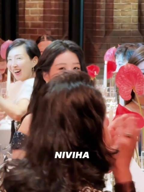 明媚紫 高珠配美人