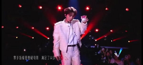 王俊凯近距离唱跳松弛舞台，一步一步走进心里