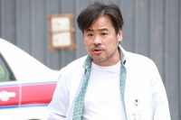 TVB资深男星新剧演毒舌法医获激赞，曾欠巨债，如今娶小20岁妻子