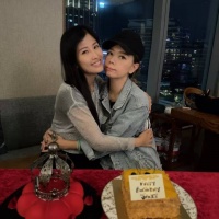 49岁香港女星被爆进ICU，早前暴瘦惹猜测，疑遗传母亲渐冻人症