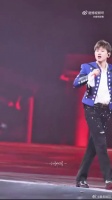 当歌声遇上灵动水幕，张杰演唱会舞台美到失语，背后是总导演无数次打磨调整